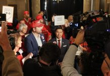 Beckwith and Morales press lawmakers to revive redistricting in small rally