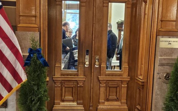 6949d96f59f00.preview